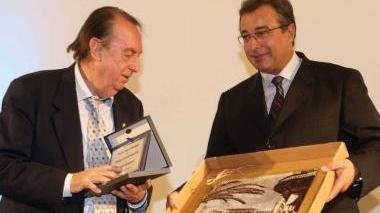<b>PREMIO E CITTADINANZA.</b> Maurizio Scaparro col sindaco Lunardini