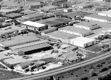 Una veduta della zona industriale e a destra Luciana Cappelli 