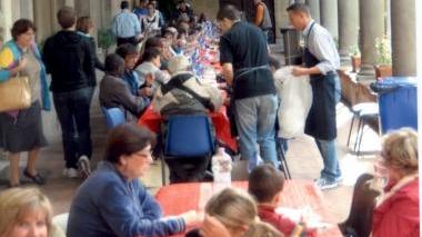 Un momento del pranzo in San Francesco
