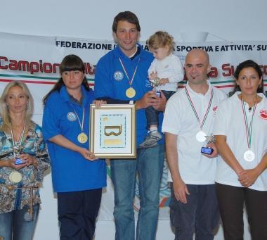 Francesco Visintin sul podio dopo aver vinto il titolo italiano 