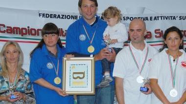 Francesco Visintin sul podio dopo aver vinto il titolo italiano