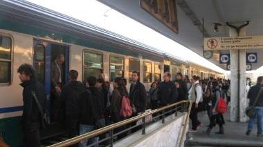 «Treni, le carrozze sono sovraffollate»