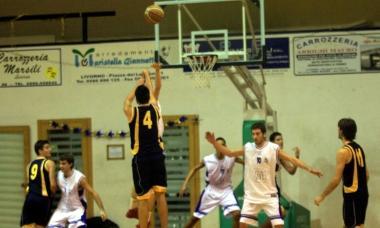 <b>CANESTRO. </b>La Pielle in azione e nella foto grande lAcli Stagno  