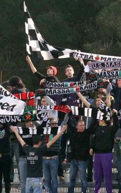 I tifosi della Massese sugli spalti dello stadio Degli Oliveti 