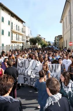 <b>IN PIAZZA.</b> Il corteo degli studenti che ha sfilato venerd&igrave; scorso in citt&agrave;  