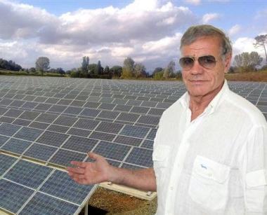 Antonio Bianco in una ricostruzione al computer del parco solare di Fauglia 