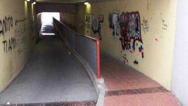 A sinistra il centro giovanile; larea adiacente; sopra il sottopasso a San Romano  