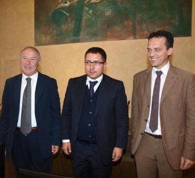 «Pattuglie di notte e lotta agli abusivi»