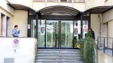 <b>AL LAVORO.</b> Un impiegato alla scrivania del suo ufficio in una foto d’archivio