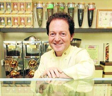 Marco Dabizzi e Antonella Bettazzi nella loro caffetteria in Australia In alto a sinistra, il pasticcere Andrea Slitti quando fu loro ospite 
