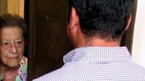 La polizia raccomanda attenzione quando si apre la porta