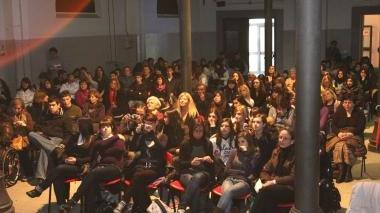 Un’assemblea a Officina Giovani