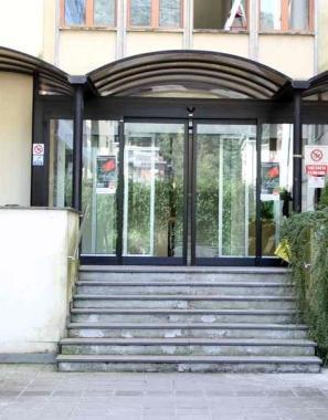 <b>CENTRO DIREZIONALE.</b> La sede dellazienda sanitaria a Carrara 