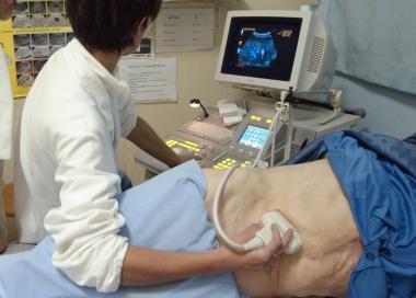 Un paziente si sottopone allesame cardiologico  