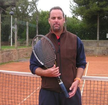 Il maestro di tennis Francesco Mori 