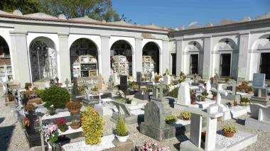 Un cimitero comunale quarratino
