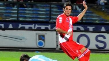 <b>GOL LAMPO.</b> Sono passati appena 110 secondi dal fischio d’inizio quando Guidone raccoglie un cross di Alessandro, se lo sistema e fulmina Rossi con un tocco d’esterno: è l’1-0 che apre le danze