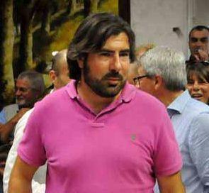Larmatore Alexis Tomasos e a destra unazione di gioco  