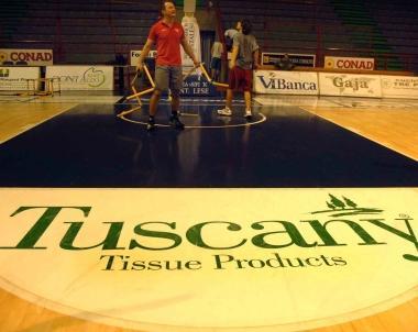 <b>SPONSOR IN VISTA?</b> Un nuovo marchio ieri &egrave; apparso sul parquet 