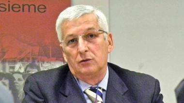 Piero Burchietti dello Spi Cgil e pensionati in coda all’Inpdap di Pistoia