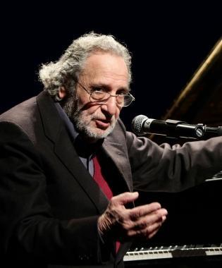 <b>DA OSCAR A OSCAR.</b> Luis Bacarov succede a Giuseppe Tornatore nei panni di presidente del festival 