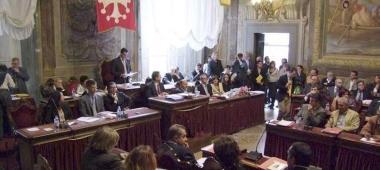 Una seduta del consiglio comunale nella sala delle Baleari      