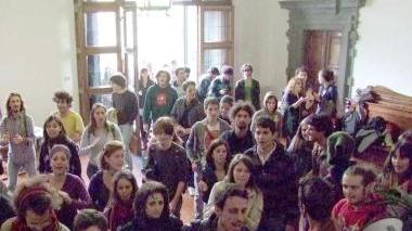 Il momento in cui gli studenti entrano in rettorato