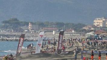 Una gara di quad in spiaggia