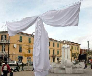 Il fiocco bianco &egrave; il simbolo della lotta alla violenza sulle donne 