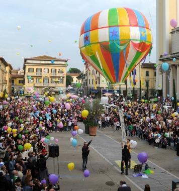 In festa con la mongolfiera