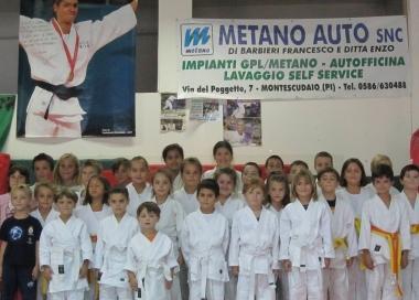 A lato i ragazzi del corso preparatorio 