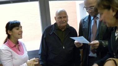 Due momenti delle visite guidate al Polo S. Anna. Sopra il sindaco Millozzi a sinistra alcuni visitatori