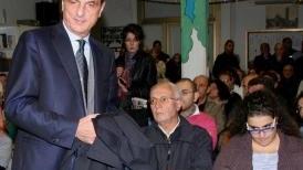 Il sindaco Cenni va al tavolo dell’assemblea
