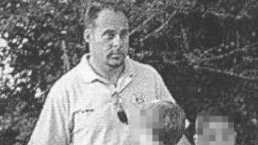 Fabrizio Taccini con 2 allievi in una foto del 2002 e la sede Asl