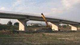 Il ponte sul Fine oggi I lavori procedono spediti