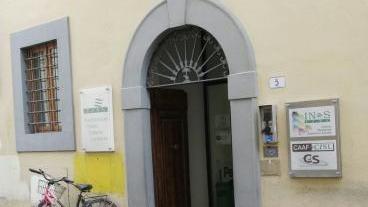 La sede Cisl imbrattata