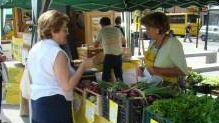 <b>RISPARMIO.</b> Un mercatino agricolo