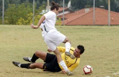 Due flash dalle prime giornate del campionato In alto unazione del match Sg Villanova-Noi dAvane Sotto un momento della sfida fra Cerbaia e Boccaccio Anche questo weekend sar&agrave; ricco di emozioni e gol 