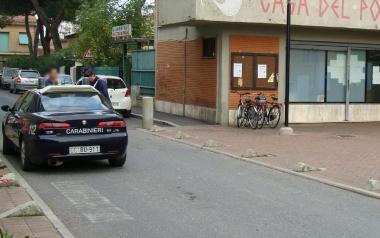 <strong>SHANGAI NEL MIRINO.</strong> L’auto dei carabinieri durante gli accertamenti in via Poerio fuori dal circolino Casa del popolo