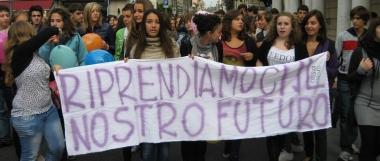 Assalto notturno al liceo scientifico
