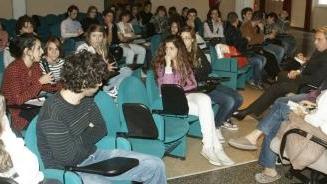 Gli studenti nella sala conferenze del Lem