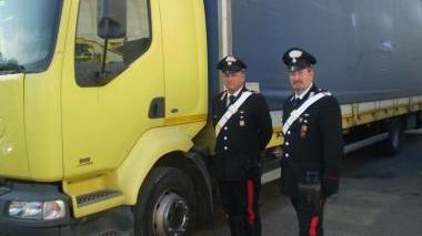 Uno dei camion sequestrati dai carabinieri Nei guai sono finiti due imprenditori rosignanesi