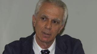 <b>CANTIERI A CONFRONTO: </b>A destra lo stato di avanzamento dei lavori per l’ospedale di Pistoia e il presidente del Sior Bruno Cravedi