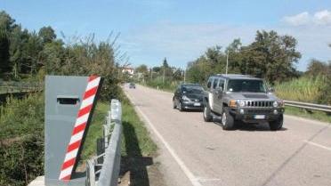 Uno degli autovelox sistemati lungo via delle Sorgenti