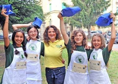Stefania Corrocher, titolare delloasi di Baugiano, con quattro delle componenti della Latteria dei ragazzi 