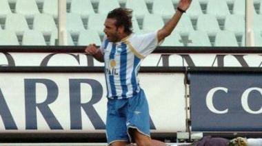<b>RIGORE.</b> Il fallo di Narciso su Ganci. L’avversario cade l’arbitro indica il dischetto