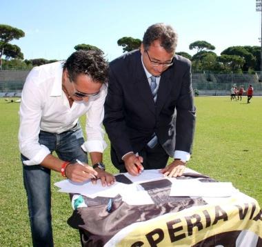 Sopra, da sinistra, il sindaco Lunardini con Stefano Dinelli; a lato, lo stadio del futuro 