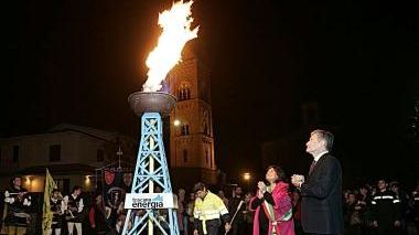 La fiamma a salutare l’arrivo del metano