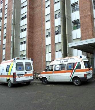 Aspettano l'ambulanza per oltre mezz'ora