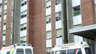 Aspettano l'ambulanza per oltre mezz'ora